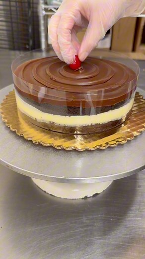 51K views · 443 reactions | The quickest cake you ever did see ‍ #cakedecorating | Messy Baker | Facebook