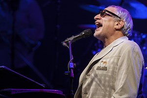 Watch Steely Dan Play "Book Of Liars" In Tribute To Walter Becker