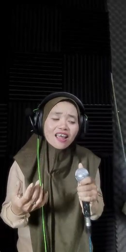 592 reactions · 72 comments | Pertama kali aq bawain ini lagu. Arrow Terima lah cinta ku seadanya. Hayoooo nostalgia kita weyyyy | Sarah Ajalah | Facebook