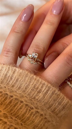 Pictorial Ring: Pale Peach Sapphire Engagement