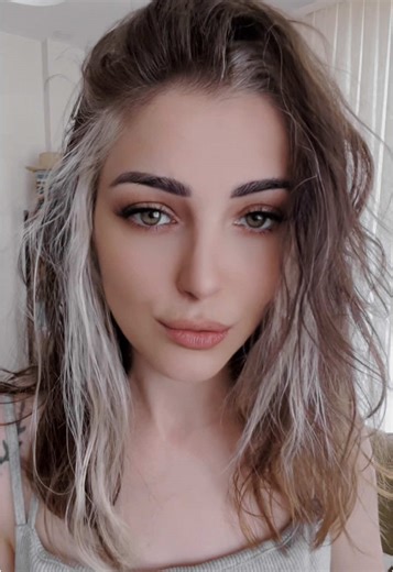 İm_the_dead_bride (@im_the_dead_bride) adlı kullanıcının orijinal ses - Müzik Evrenim ile oluşturduğu videoları