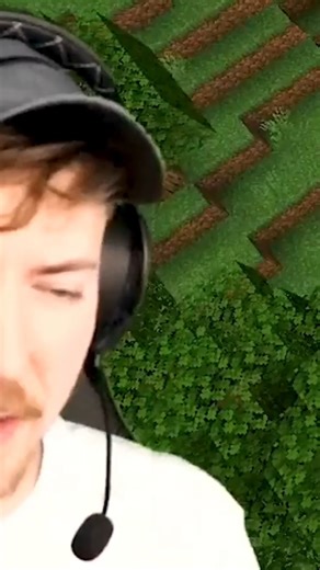 Raiding Servers With 10,000 People!