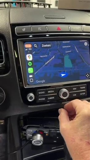 Install interface CarPlay Android auto Audiovolt in a Volkswagen touareq rns810