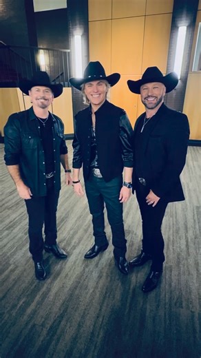 692 reactions · 33 shares |  Hey Arizona!  Get ready! The Texas...