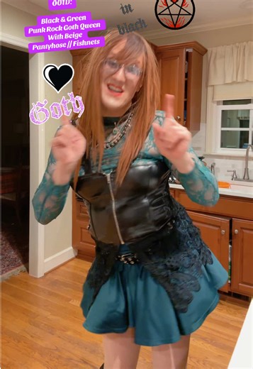 OOTD: Black & Green Beautiful, Geeky Goth Queen With Beige Pantyhose // Fishnets #gothfashion #pantyhose #ootd #geeky #beautiful