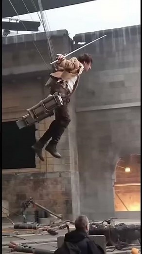 Behind the scenes of the live-action adaptation of a famous scene from Attack on Titan 2