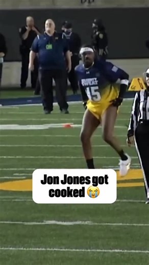 Dwight Howard on Instagram: "Idk if it’s easier for basketball players to play football but I think I just proved it’s easier for a hooper to play football than a fighter 😂🏀🏈🤛🏾 🤷🏾‍♂️ My bad goat @jonjones #football #superbowl #nba #basketball #ufc"