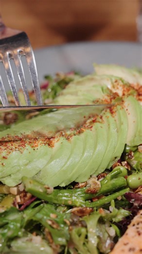 Make a visit to Chop part of your New Year’s resolutions ✨ Yes, we’re known for steak, but there’s more at the table 🍽️ The Avocado Super Bowl features fresh greens, avocado, crispy chickpeas, candied pumpkin seeds, cauliflower rice, and a bright lime vinaigrette. Enjoy it as is, or elevate it with chicken, shrimp, or salmon. Start the year right. Book your table at chop.ca now 🥗 | Chop Steakhouse & Bar