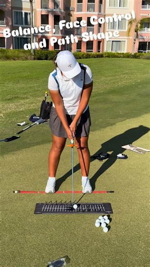 Bill Smittle - Putting Specialist on Instagram: "Used @thesmittlestick to monitor face angle, @visioputting template to monitor path shape and an alignment stick under the toes for balance. I prefer players to not grind on any training aid. More as a reference to check your feels with the practice session. This stroke is very efficient."