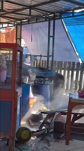 Sapi lepas dan mengamuk dipasar #sapilepas #sapingamuk #sapimarah #sapigalak #sapilari #sapiviral