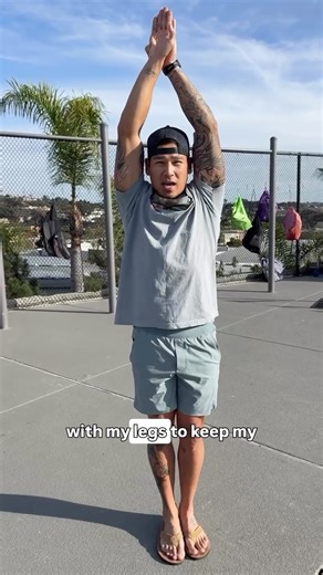 Deep End Fitness on Instagram: "Watch Deep End Fitness Co-Founder/ Master Instructor Don Tran (@don.lives ) breakdown the KeyHole Stroke. The KeyHole Stroke is an integral part of Deep End Fitness training. It allows DEF athletes to propel themselves underwater for long durations with a lower breath frequency. The keyhole stroke is also known as the breastroke pullout. 1. Streamline: Place one hand over another. (Don prefers to curl his thumb over his other hand). Your biceps should be right nex