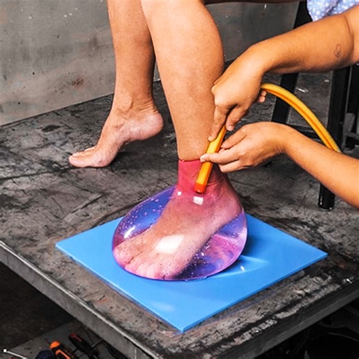 Inflatable shoes that fit all sizes! | 5-Minute Workouts