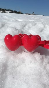 175K views · 38K reactions | More hearts for everyone ❤️❤️ #love #winter #snow #snowball #satisfying #asmr #oddlysatisfying #nature #beautiful #wow #ice #christmas #xmas #holiday | Maqaroon / Cute Life Hacks | Facebook