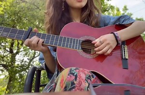 Betül Eke | muazzam bir sefarad şarkısıyla mevsimden çıkışımı yapıyorum . . . @dafnekritharas may be one day with you🤍 . . . #kesfet #kesfetteyiz... | Instagram