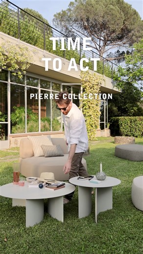 Time to Act Along with the round side tables and the soft poufs of the same series, the Pierre sofa contributes to creating a friendly and spontaneous atmosphere in the green outdoor space. Pierre series, designed by Studio Contromano. | Flou