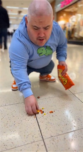 Picklebaby's Loses Reeses At The Mall