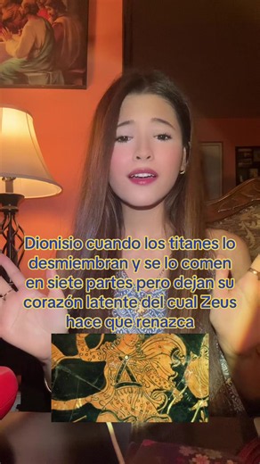 Según la tradición órfica, Dionisio era hijo de Zeus y Perséfone. Los Titanes(Hera los mandó), que claramente no sabían resolver sus problemas de manera civilizada, lo engañaron, lo atraparon y lo desmembraron. Pero aquí viene el problema, Dionisio renació. Zeus castigó a los Titanes y Dionisio volvió a existir, convirtiéndose en un símbolo de muerte, renacimiento y transformación. Básicamente, Dionisio tenía la habilidad divina de decir*Me desmembraron? Bueno… nos vemos en la próxima temporada*