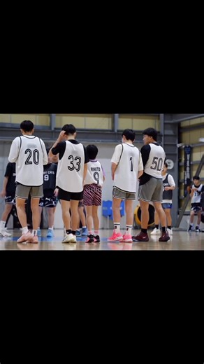 Kasuya Nozomi on Instagram: "2025年総括(再) 今年はキャプテンとなり 自分のために、チームのために とても苦悩してきたリヒト プレー面で泣くより、キャプテンの 重圧で泣く事が多く 50人以上の人間を引っ張っていくことに 悩まされた一年でもありましたね それでも、リヒトらしく どんな理不尽にも正面から向き合い 最後の1日まで、自分らしさを貫いたことに 私たち家族は尊敬したし、褒めてあげたい 葵は、無事専門学校も決まり 彼は彼らしく順風満帆な一年を送ってたかな リヒトのことでなかなか 甘やかせてあげる事ができなかったけど 私たちの事を理解して いいよ、と言ってくれる懐の広さ 感服いたします そして、リヒト地上波デビューは 大爆笑な話（笑） リヒトのバスケも、私のバスケも 大変な事たくさんあったけど 仲間に救われた一年だったと 仲間に感謝したいと思います 一年間、私たちと仲良くしてくれてありがとう 来年もどうぞ、よろしくお願い致します #バスケ#バスケットボール#スポ少#ミニバス#埼玉県所沢市おすすめ中学生小学生男子中23x35x5nbaドリブル練習シュート