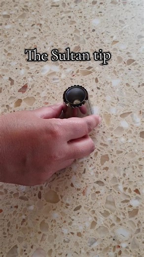 Using the Sultan tip for piping macarons 😊 & the result is sublime 🥰 #macarons #macaronlover #macaronpiping #fypmauritius #macaronshells