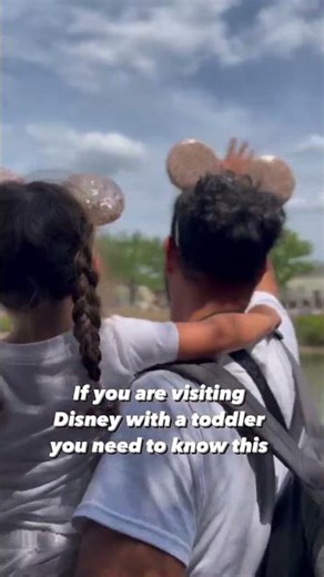 SHARE this with a mom going to Disney for the first time soon! . . Disney parades are awesome but