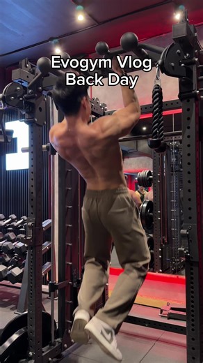 raw back day vlog di evogym!! #Evolene disc code: EVOLENR07
