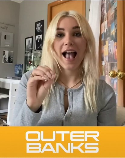 Tess and Cheyanna from #DeafU demonstrate how to sign some faves! #netflix #asl #signlanguage