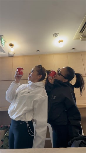 RINA.S on Instagram: "お決まりのランニングからのコーヒー☕️♡ 1日が充実する🏃‍♀️‍➡️💕 いつもお互いモチベ上げあってる🫶🏽 今日も最高です🌞✨ #ランニング#コーヒー"