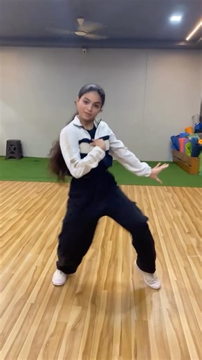 The Flying Dance Stories on Instagram: "Bhool bhulaiyaa ✨ . Dc : @vishal_khapekar sir  . . #bhoolbhulaiyaa2 #dancereel #akshaykumarfans #dancer #treandingreels #kartikaaryan #kiaraadvani"