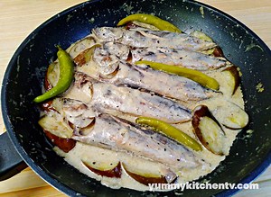 Ginataang Tulingan - Flavorful Filipino Tuna in Coconut Milk - Yummy Kitchen