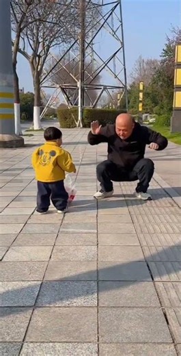 Dad's Diaper Test: A Hilarious Real-Life Family Moment