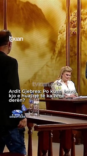 “Ptu, maskara!” Kush është “e panjohura” që “i ka zënë derën” Gazmendit? Një rast i pazakontë dhe i rrallë paraqitet këtë herë në “Shihemi në Gjyq”. Gazmendi ka ftuar Refien, të cilën në insertin prezantues të rubrikës të së “Dielës Shqiptare” në Tv Klan, e cilëson si “të panjohur”. Ai e akuzon se po i shkatërron familjen. “Kam 4 muaj që më ka ardhur më ka zënë derën një e panjohur dhe nuk po më hiqet nga shtëpia. Sot jam këtu për të vendosur o ajo, o unë se po më shkatërron familjen.” Në studio