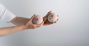 Seins qui grattent : quelles sont les causes et que faire ?