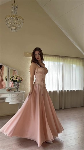 Princess curls for a princess dress #classystyle #elegantfashion #embrodierydress