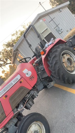 I absolutely love that fact that I can drive a tractor and trailer and back it up even better. Not your average woman lol #tractor #tractortrailer #countrygirl | Jessica Borga