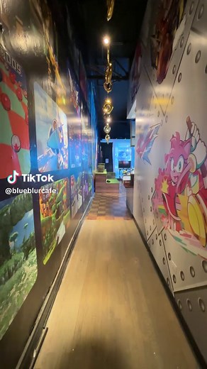 Take a walkthrough of the Sonic The Hedgehog Speed Cafe in Chicago ⚡️💨 From the immersive design to the interactive experience—this space is built for speed. ⏰ Open daily: 11AM–9PM 📍 1422 N Milwaukee Ave, Chicago, IL 📆 Pop-up through Feb 22 🎮 Interactive in-store experience 🚫 No reservations | 💳 Card only How fast can you get here?