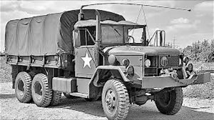 German Crews Tested Captured GMC Truck — Realized It Carried 3X More Than Their Opel Blitz Discover how a simple comparison between two transport trucks revealed the harsh reality of why the war was shifting so fast. When German mechanics first got their hands on a captured American GMC truck they were shocked to see it was built much tougher than their own Opel Blitz. While the German trucks were elegant they often got stuck in the deep mud because they only had two wheel drive. The American tr