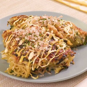 麺も入って腹持ちUP！ ふわふわモダン焼きのレシピ動画・作り方 | デリッシュキッチン