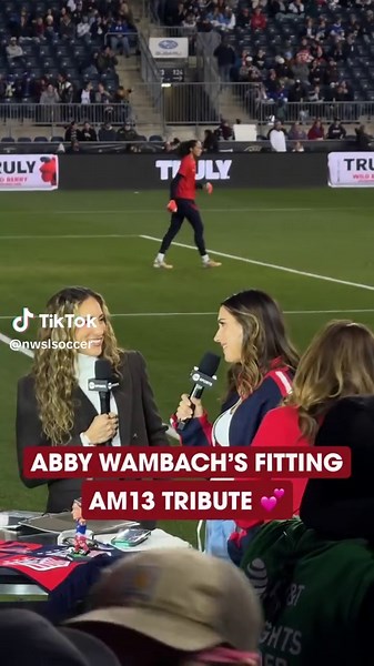 A pink pre-wrap shower from one USWNT legend to another 💖 #USWNT @U.S. Soccer