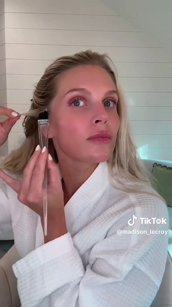 Bringing color to life with bondbar from @sallybeauty #sallybeautypartner #letsbond #blondeseason #forecastblonde