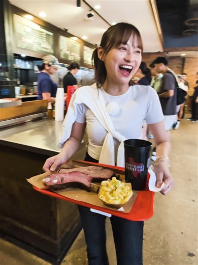 ダラス飯いただきます🍖 お店の看板メニュー🍽 24時間かけて低温でスモークされたブリスケット🍗 | dallas food