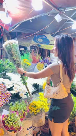 Beautiful Night Flowers and Bouquets