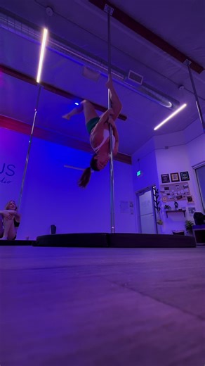 Another quickie spin combo I’ve never done before. Chest press feels exponentially different than regular butterfly or no hands butterfly. 🦋