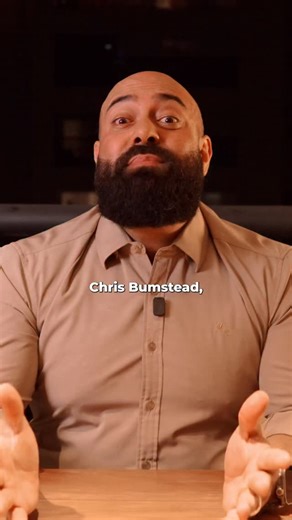 Prof. Dr. Gabriel Kaminski, PhD MSc PharmD on Instagram: "Trembolona não é coragem. É risco. Chris Bumstead foi 6x Mr. Olympia sem usar trembolona. Não por falta de acesso. Não por medo. Mas porque entende farmacologia e sabe que resultado sem longevidade não é vitória. Neurotoxicidade, impacto cardiovascular severo, supressão brutal do eixo e risco real pro coração. Mesmo assim, 90% das pessoas usam… sem nunca subir num palco. O erro não é a droga. É o raciocínio. Na Masterclass de Esteroides e