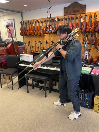 The Custom Schagerl Meister Kissbone as played by its new owner Peter! Seriously how good!! | Tempest Music