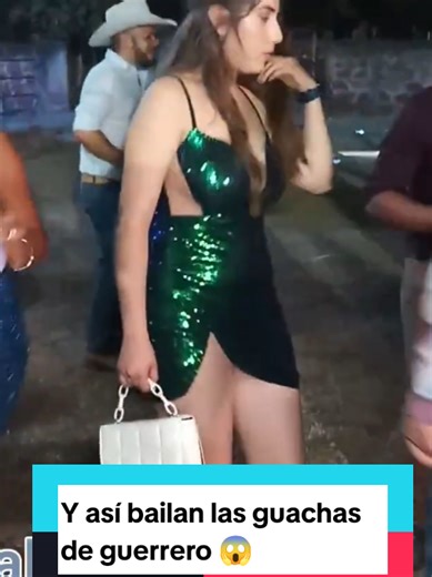 Y así bailan las guachas de guerrero 😱#guerreros🦎 #guachasbonitas #baile #cumbia #sexy