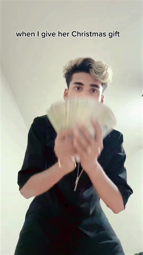 Me Vs Her 🙂🎄☃️