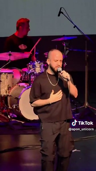 Live Cover: Dancing On My Own — Emotional Concert Moment