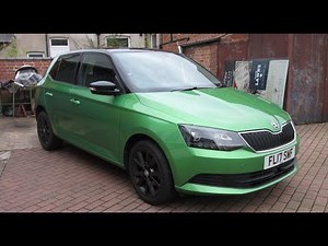 Wie kann man die Glühbirnen der Scheinwerfer am Skoda Fabia austauschen?