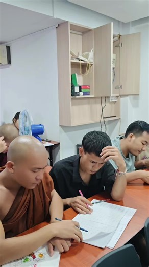 大家好 ❤️❤️ အားလုံးပဲမင်္ဂလာပါ SUPER TOP နိုင်ငံခြားဘာသာစကားသင်တန်းကျောင်းမှ မှကြိုဆိုပါတယ် 🙏🙏🙏 🎓 ဘာသာစကားတတ်မြောက်ဖို့ #SUPERTOP မှာ တက်ရောက်စို့ 🎓 တရုတ်စာ စကားပြန်တန်းခွဲအသစ်နှင့် HSK Level တန်းများ၊ Speaking တန်းများစတင်ဖွင့်လှစ်ပါ‌တော့မယ်နော်။ 🖍️🖍️🖍️ 🎓🎓စကားပြန် ၇ လပြတ်သင်တန်း Basic   Speaking   Grammar  အထွေထွေဗဟုသုတ   Songs   HSK 1,2,3,4 အရေး၊ အဖတ်၊ အပြော၊ နားထောင် သင်ကြားမည့်ရက် - Mon to Sat အချိန် - 9:00 -3:00 PM စတင်မည့်ရက် - 17- 11- 2025 1. Basic (4 Skills) အရေး၊ အဖတ်၊ အပြော၊ နား