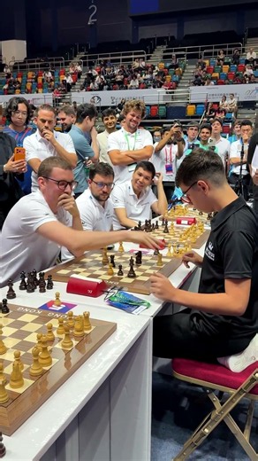 🇦🇷 Faustino Oro’s win over 🇵🇱 Jan-Krzysztof Duda brings smiles all around. 😊♟️